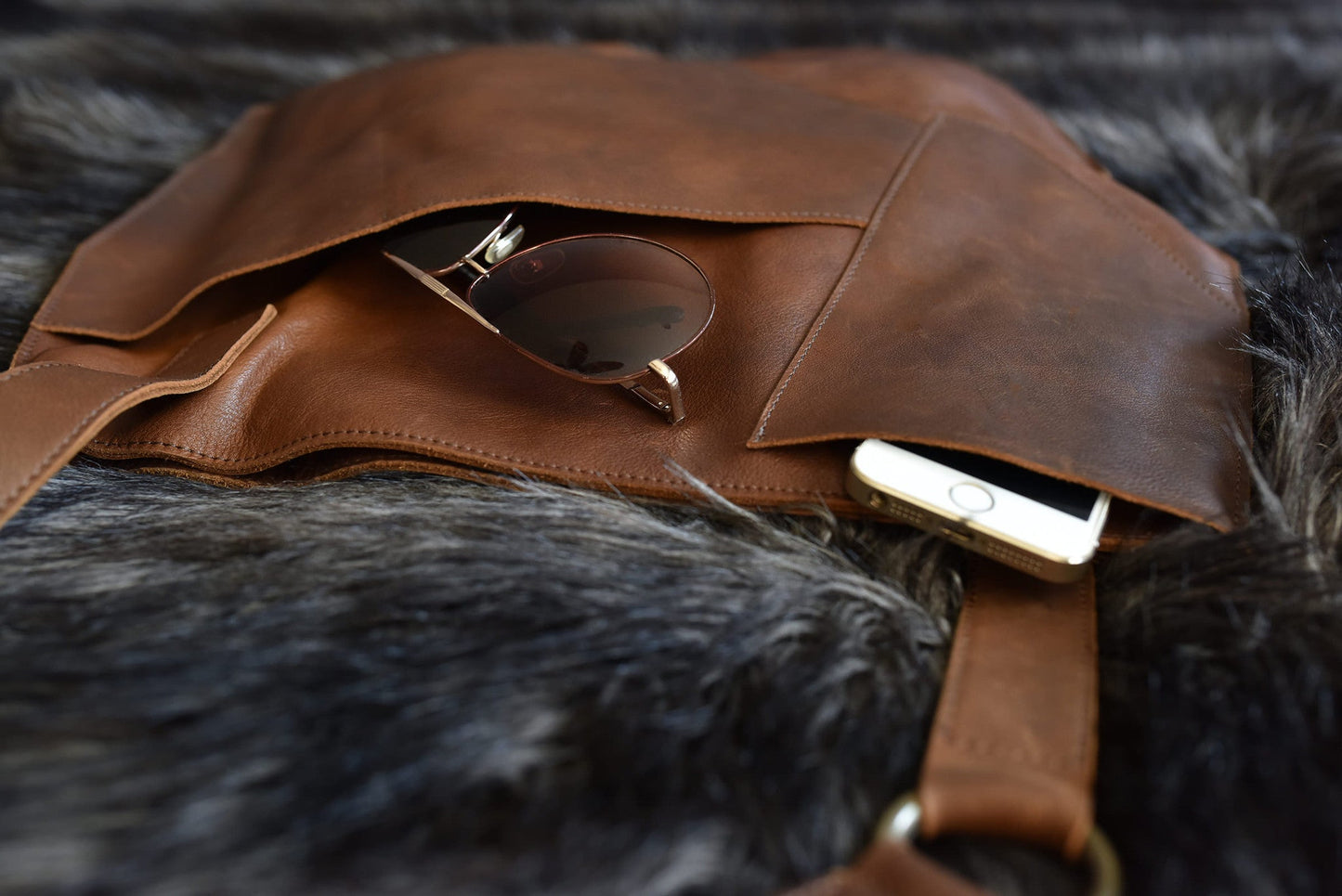 Cross Over Tote - Echtleder Tasche mit geometrischem Design